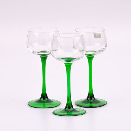 Verre à vin d'Alsace avec pied vert