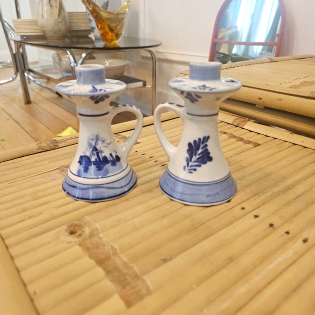 2 bougeoirs vintage en faïence bleue de Delft à anses - Décor Moulin