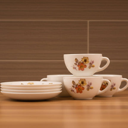 4 tasses espresso et sous-tasses blanches Arcopal à décor fleuri