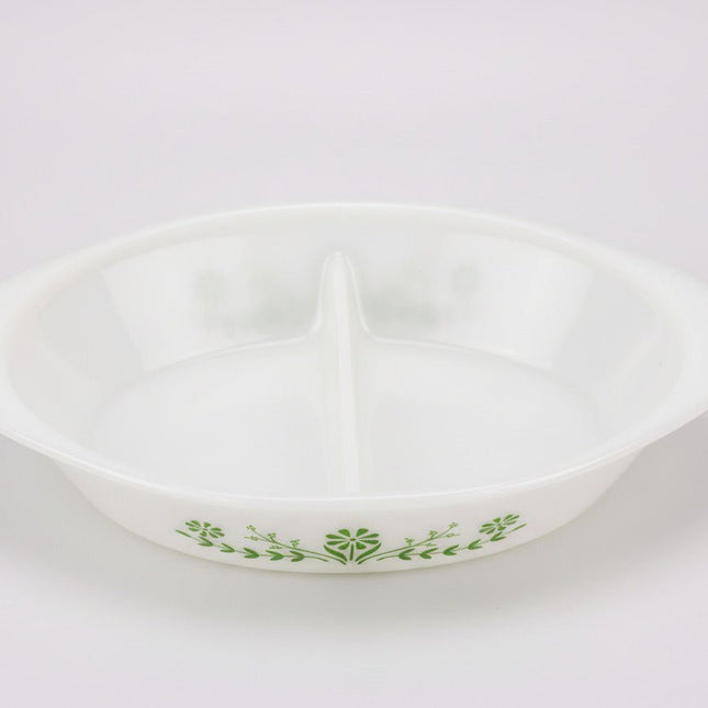 Plat à four Glasbake avec une séparation en opaline blanc et décor floral vert