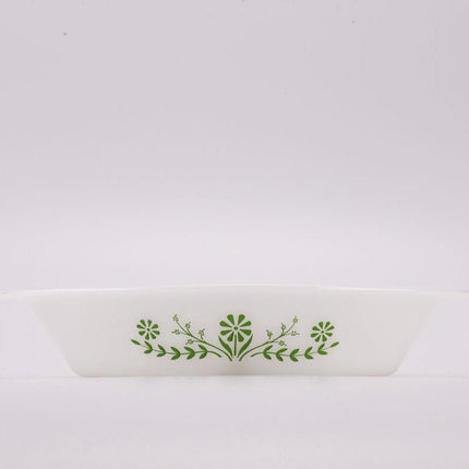 Plat à four Glasbake avec une séparation en opaline blanc et décor floral vert