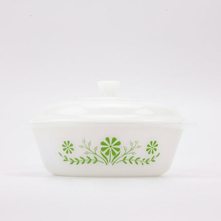 Plat à four Glasbake avec couvercle en opaline blanc avec motif floral vert