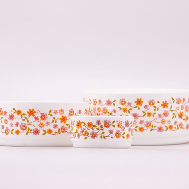 Trio de saladiers Arcopal Scania en verre opaline blanc et fleurs oranges