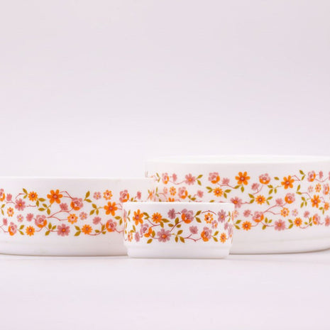 Trio de saladiers Arcopal Scania en verre opaline blanc et fleurs oranges
