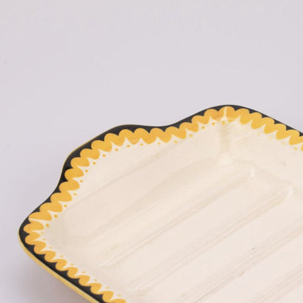 Plat de service Villeroy & Boch blanc cassé et liseret noir et jaune