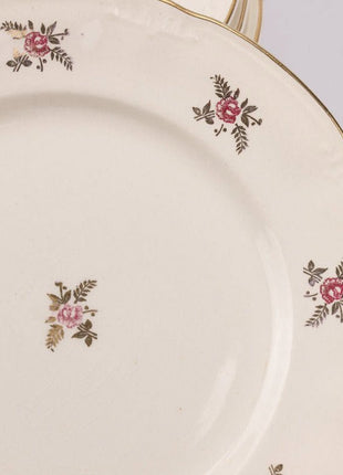 10 Boch Frères dinner plates