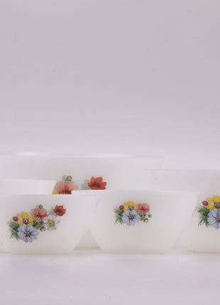 Set de 5 saladiers Arcopal Anémone en verre opalin blanc