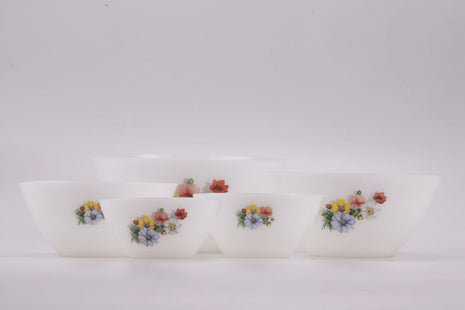 Set de 5 saladiers Arcopal Anémone en verre opalin blanc