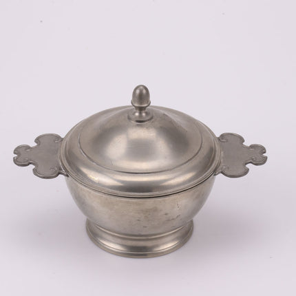 Petite soupière en étain F.Hertz Pompe argenté
