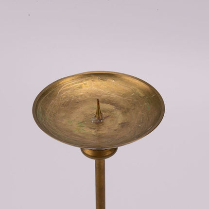 Bougeoir en laiton d'une hauteur de 30 cm