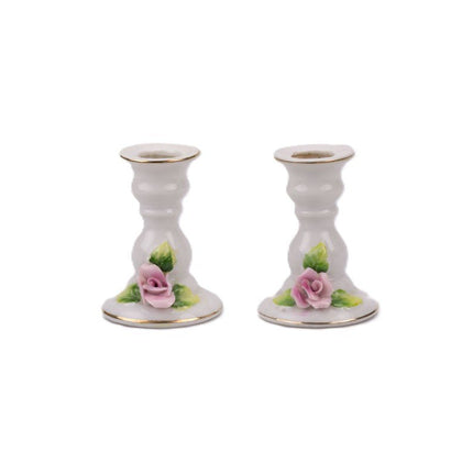 Bougeoirs blancs en faïence avec décor à la barbotine