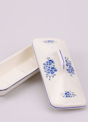 Boite avec couvercle en céramique blanche et motifs fleuris