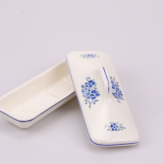 Boite avec couvercle en céramique blanche et motifs fleuris