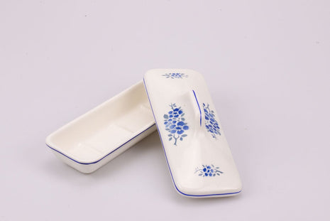 Boite avec couvercle en céramique blanche et motifs fleuris