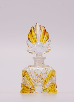 Flacon de parfum élégant en verre jaune et transparent