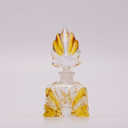 Flacon de parfum élégant en verre jaune et transparent