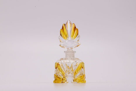 Flacon de parfum élégant en verre jaune et transparent