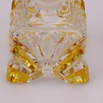 Flacon de parfum élégant en verre jaune et transparent