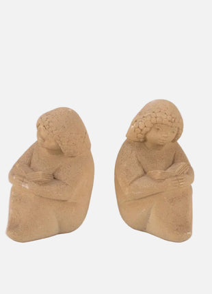Figurine beige liseuse en grès Marbell Stone Art
