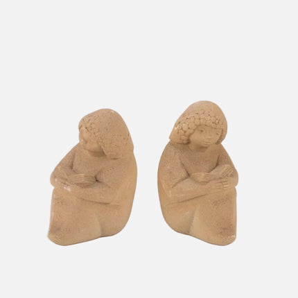 Figurine beige liseuse en grès Marbell Stone Art