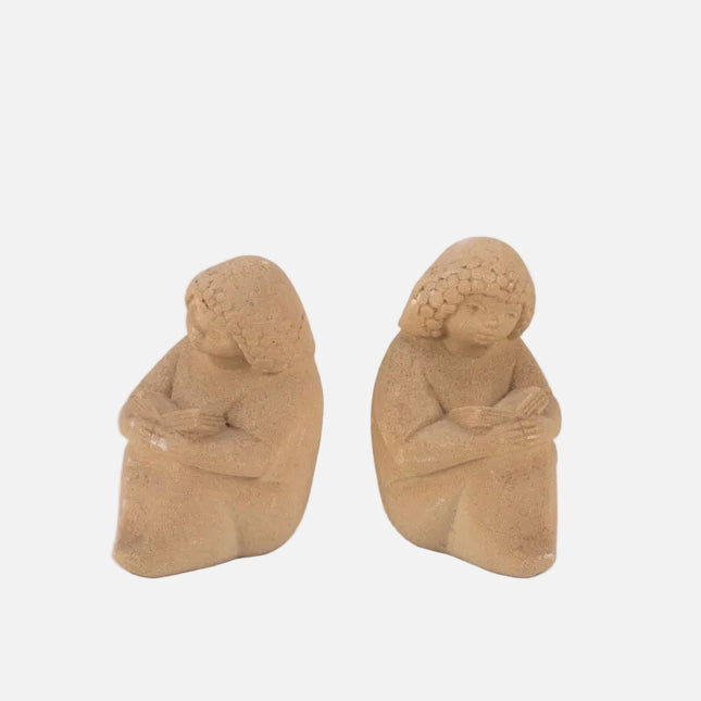 Figurine beige liseuse en grès Marbell Stone Art