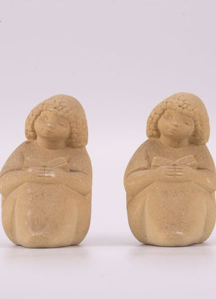 Figurine liseuse en grès Marbell Stone Art