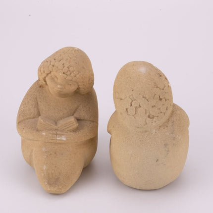 Figurine liseuse en grès Marbell Stone Art