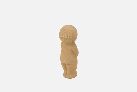 Figurine beige garçon en grès Marbell Stone Art