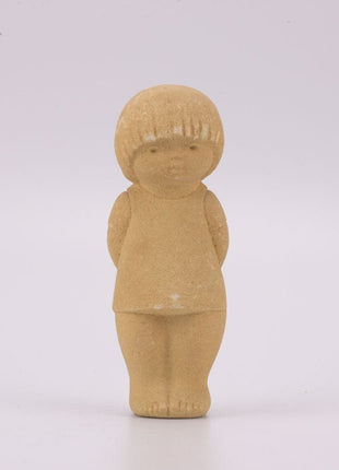 Figurine beige garçon en grès Marbell Stone Art
