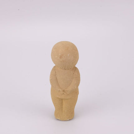 Figurine beige garçon en grès Marbell Stone Art