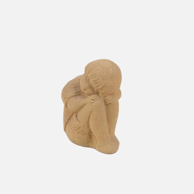 Figurine beige fille assise Marbell Stone Art