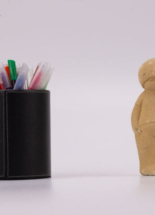 Figurine beige garçon en grès Marbell Stone Art