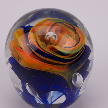 Boule sulfure en verre tourbillon orange et bleu