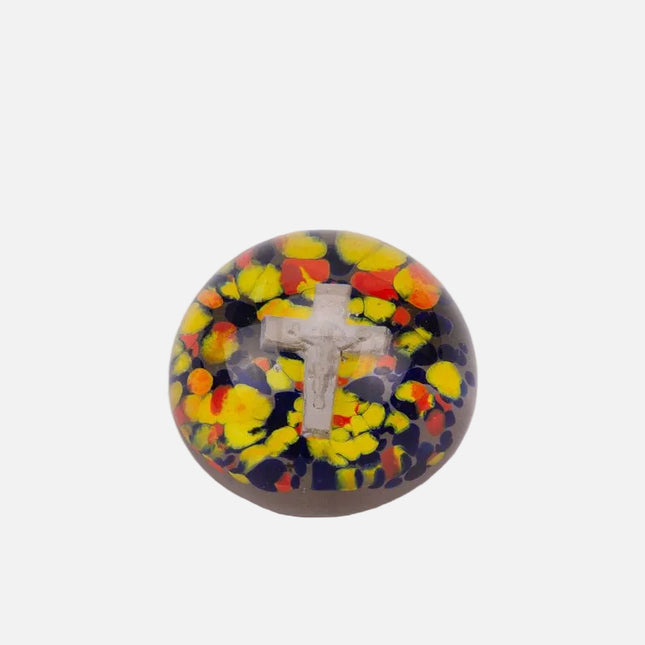 Boule sulfure en verre tapis floral multicolore et croix argentée