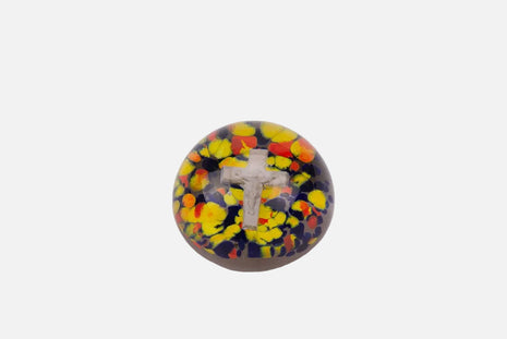 Boule sulfure en verre tapis floral multicolore et croix argentée