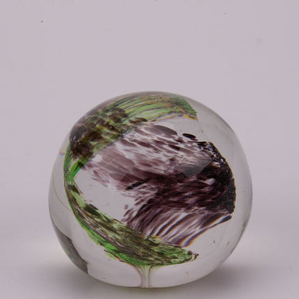 Boule sulfure en verre tourbillon violet et vert