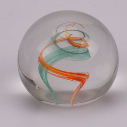 Boule sulfure en verre tourbillon orange et vert