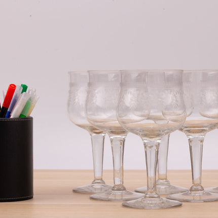 8 grands verres à vin anciens transparents 