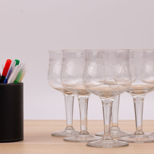 8 grands verres à vin anciens transparents 