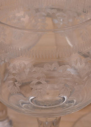 8 grote antieke wijnglazen