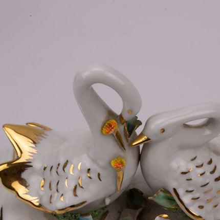 Couple de cygnes en porcelaine blanc et doré