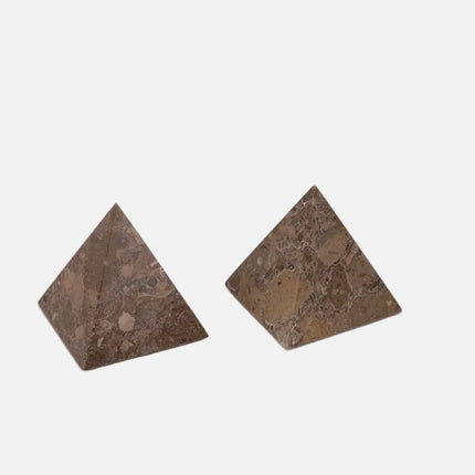 Duo de pyramides en marbre brun