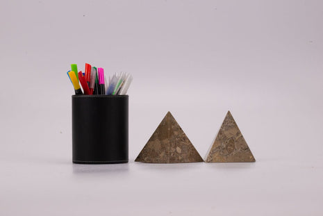 Duo de pyramides en marbre brun