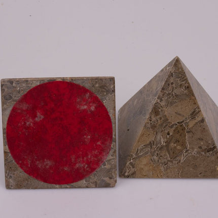 Duo de pyramides en marbre brun