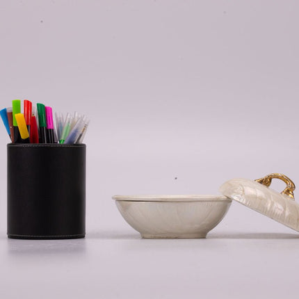 Porte-savon en porcelaine crème et doré