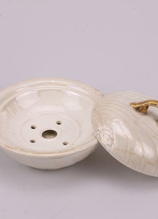 Porte-savon en porcelaine crème et doré