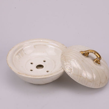 Porte-savon en porcelaine crème et doré