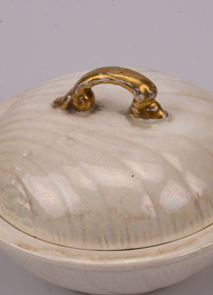 Porte-savon en porcelaine crème et doré