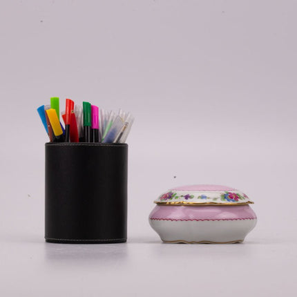Bonbonnière en porcelaine Limoges rose avec motifs fleuris