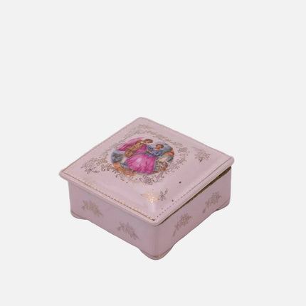 Boite à bijoux ancienne carrée en porcelaine rose avec motifs fleuris